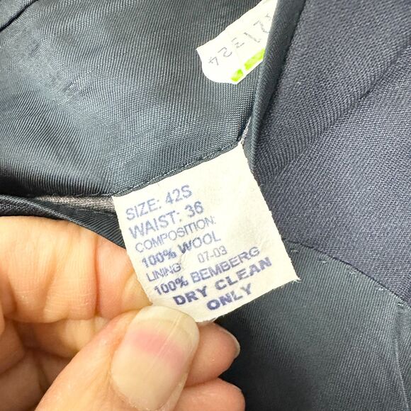 Jos A Bank Wool Blazer Size 42S Navy Two Button - Picture 6 of 6